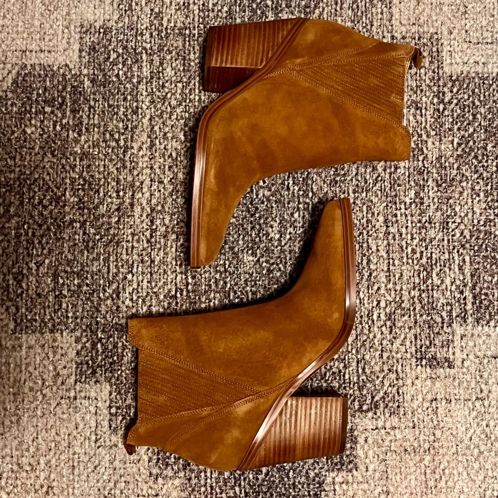 March Fisher - Women's Gadri Boot/Bootie -  Size 8.5 NWT - Natural/Cognac/Tan